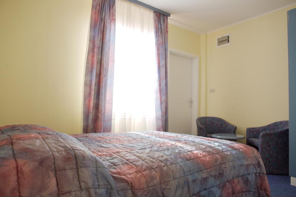 Garni Hotel Siesta نوفا جوريكا الغرفة الصورة